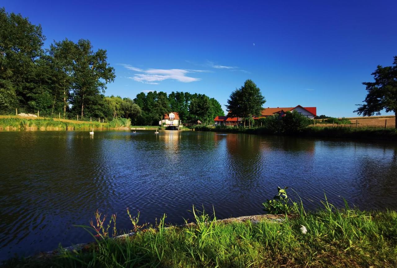 Villa Agrowczasy Nad Stawem Gartatowice Esterno foto