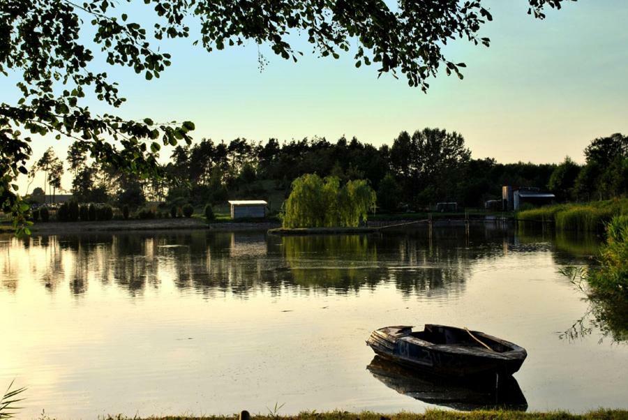 Villa Agrowczasy Nad Stawem Gartatowice Esterno foto