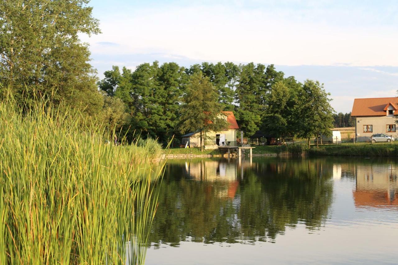 Villa Agrowczasy Nad Stawem Gartatowice Esterno foto